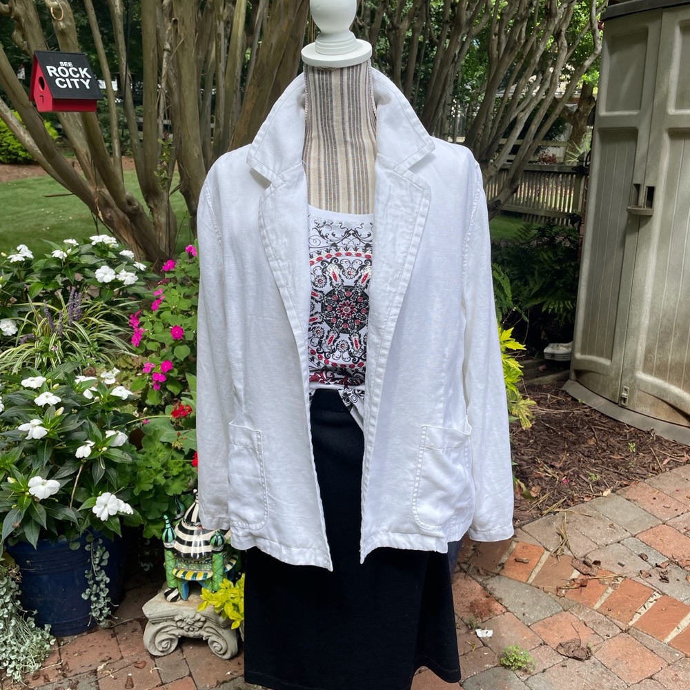 Chico’s white linen jacket Size 2